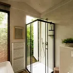 Luxe Hottub Japandi Tiny House In Het Bos 펜션 넌스피트