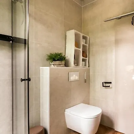 Luxe Hottub Japandi Tiny House In Het Bos Dom wakacyjny Nunspeet